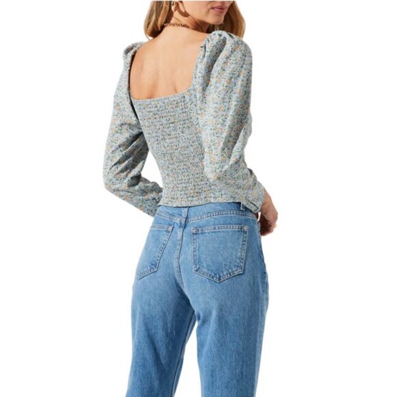 💕ASTR THE LABEL💕 Smocked Floral Print Top ~ Blue Peach Floral Medium M NWT - Picture 3 of 11